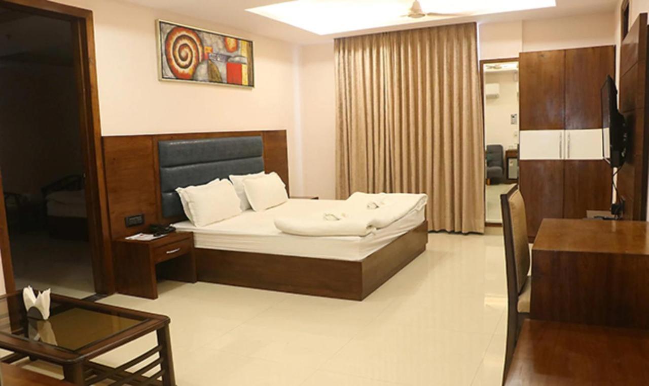 Fabhotel Mid Town Grand Panchkula Extérieur photo