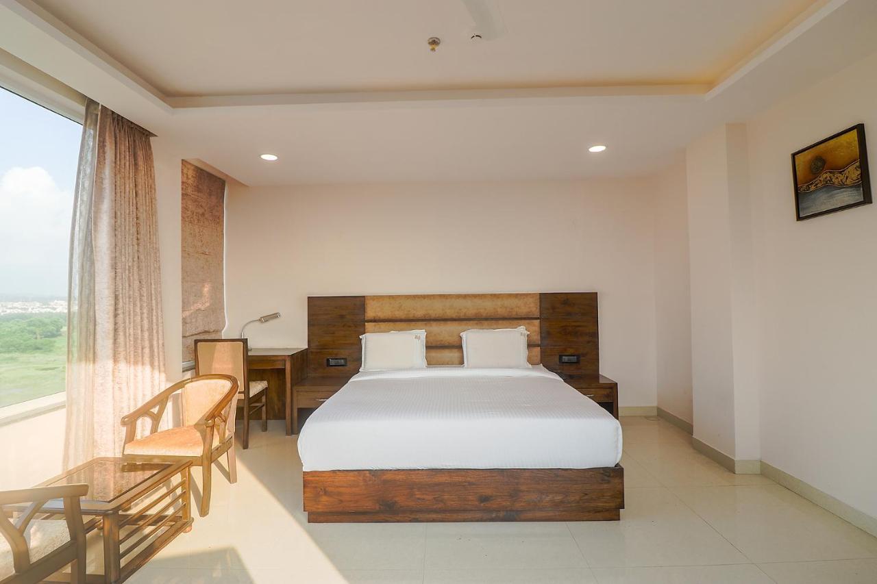 Fabhotel Mid Town Grand Panchkula Extérieur photo