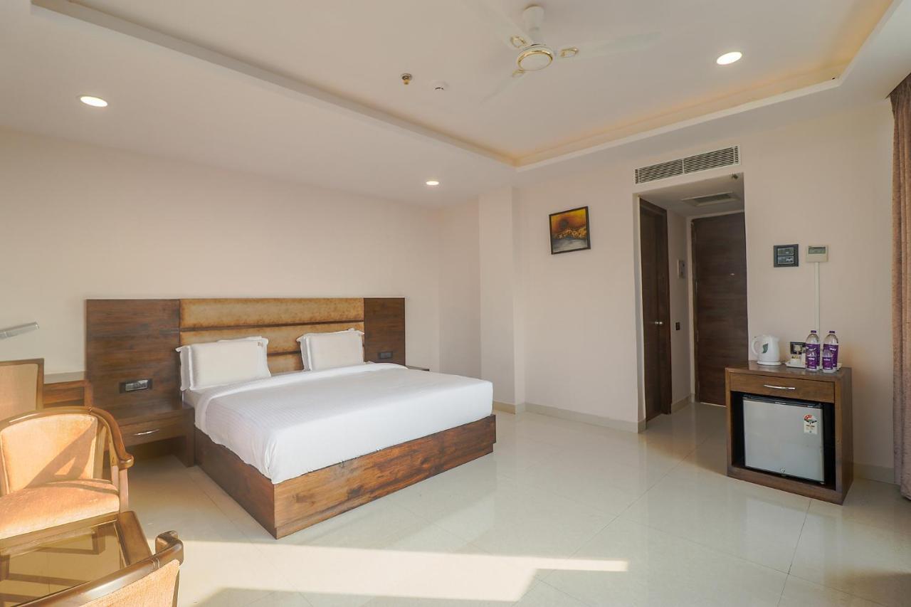 Fabhotel Mid Town Grand Panchkula Extérieur photo