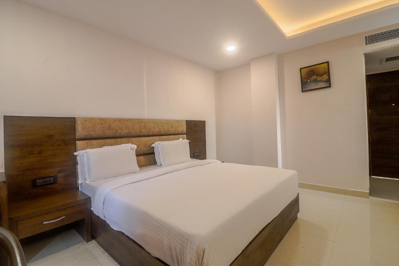 Fabhotel Mid Town Grand Panchkula Extérieur photo