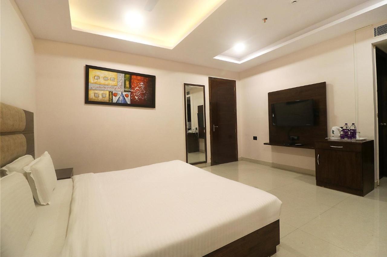 Fabhotel Mid Town Grand Panchkula Extérieur photo