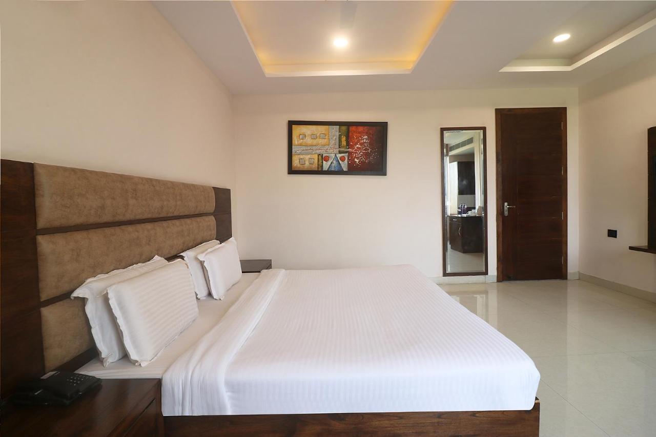 Fabhotel Mid Town Grand Panchkula Extérieur photo