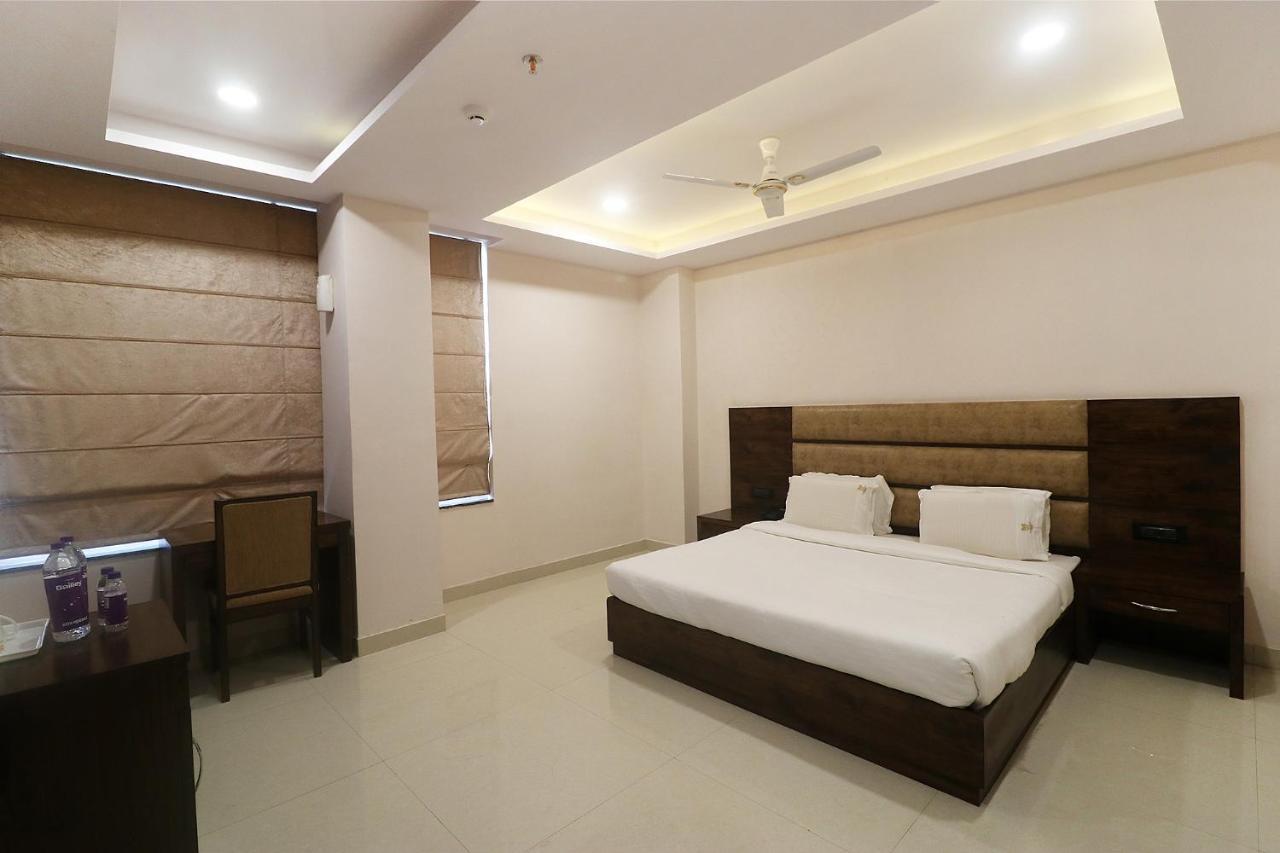 Fabhotel Mid Town Grand Panchkula Extérieur photo