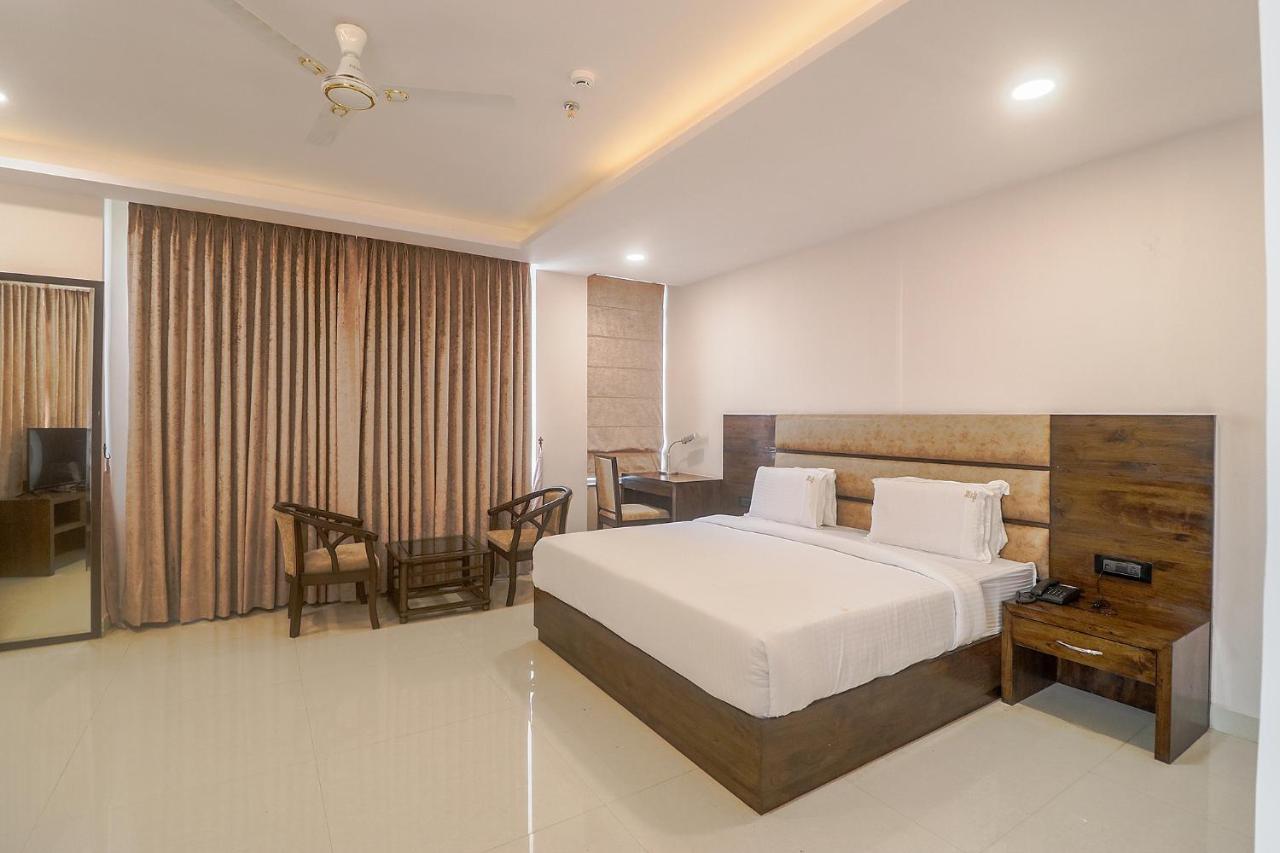 Fabhotel Mid Town Grand Panchkula Extérieur photo